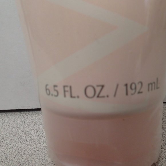Mary Kay Hydrating Lotion - Picture 2 of 4